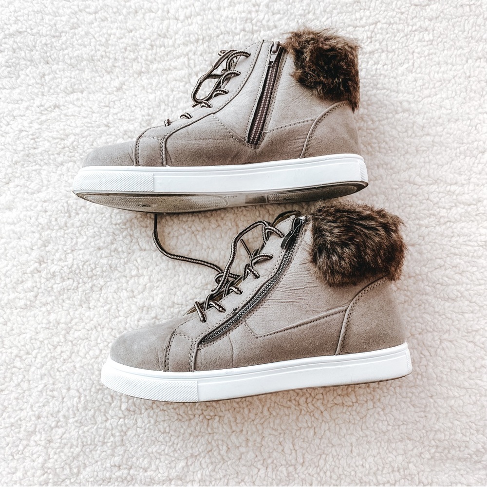 Women’s Tan Boots 6.5 US